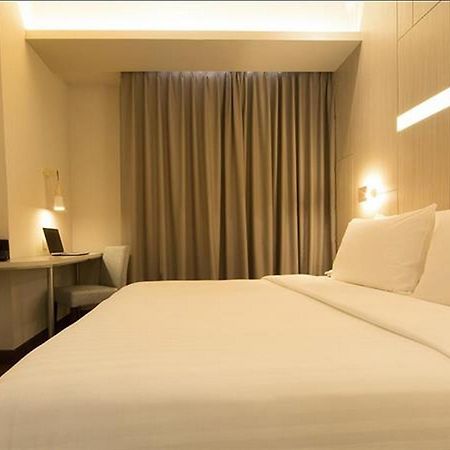 Swiss-Belinn Cikarang Exterior photo