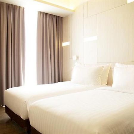 Swiss-Belinn Cikarang Exterior photo