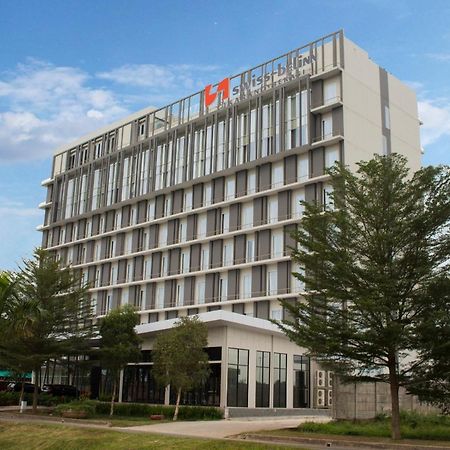 Swiss-Belinn Cikarang Exterior photo