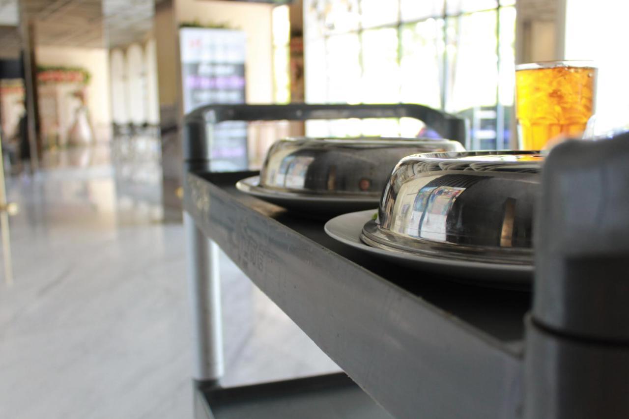 Swiss-Belinn Cikarang Exterior photo