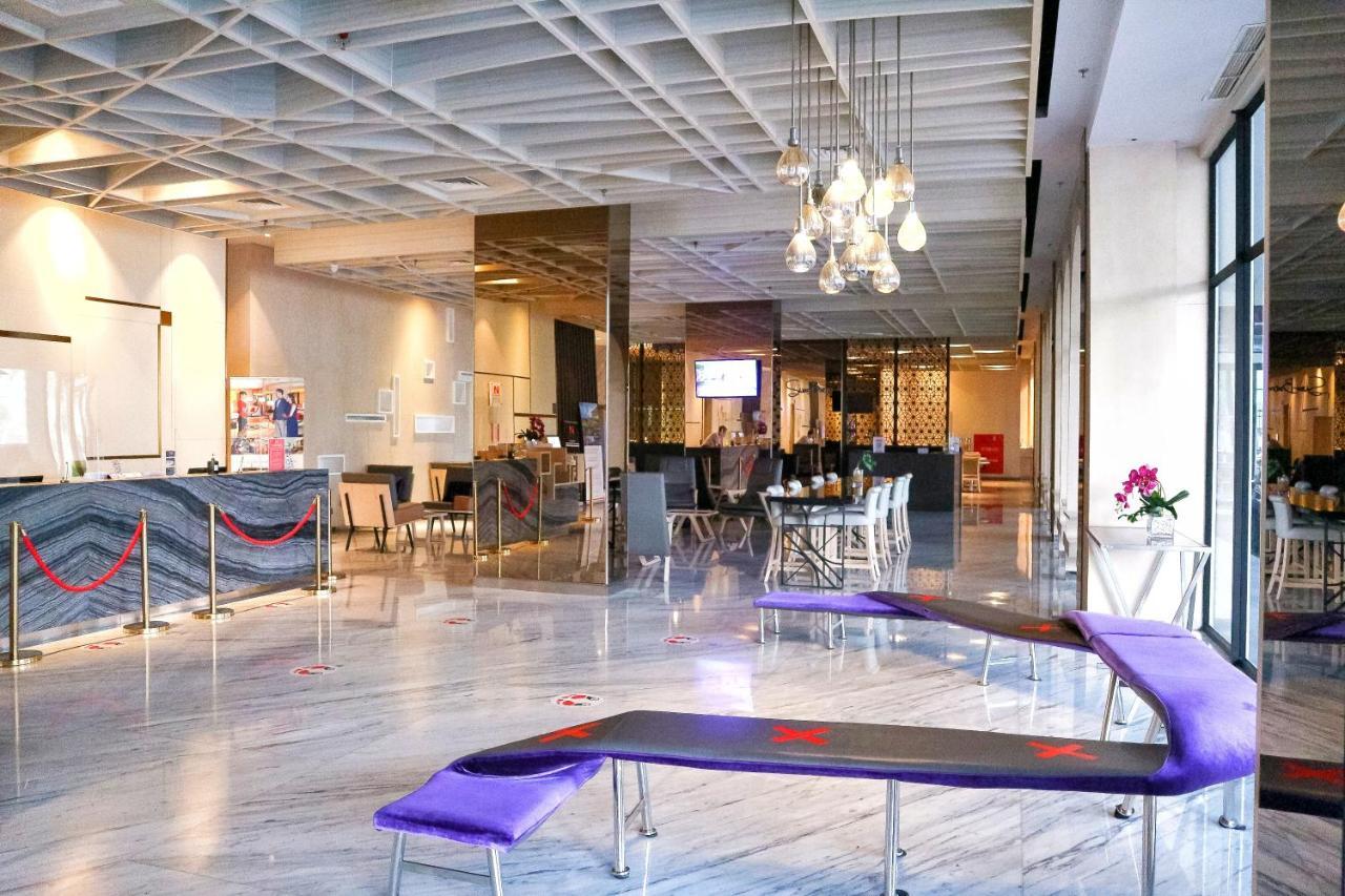 Swiss-Belinn Cikarang Exterior photo