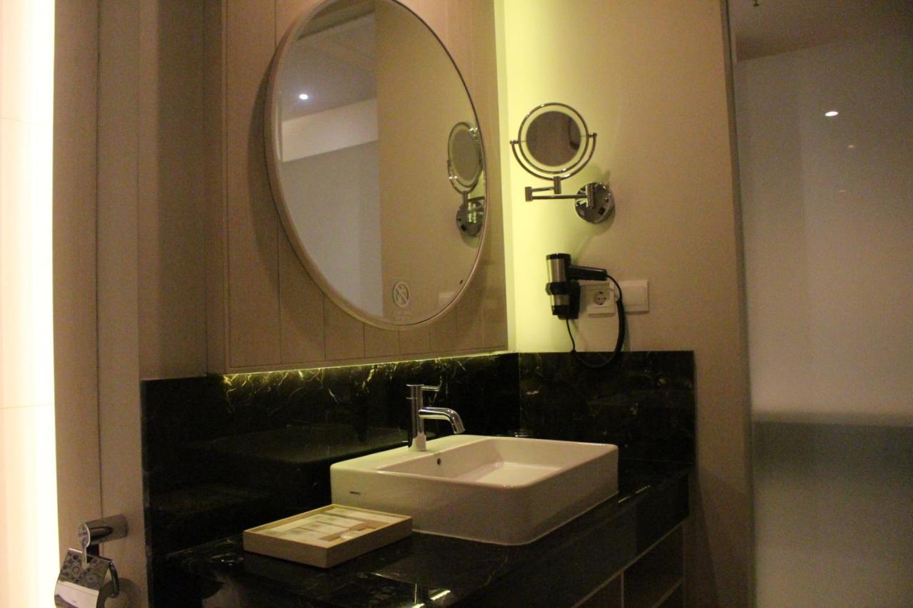 Swiss-Belinn Cikarang Exterior photo