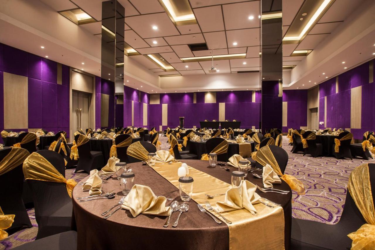 Swiss-Belinn Cikarang Exterior photo