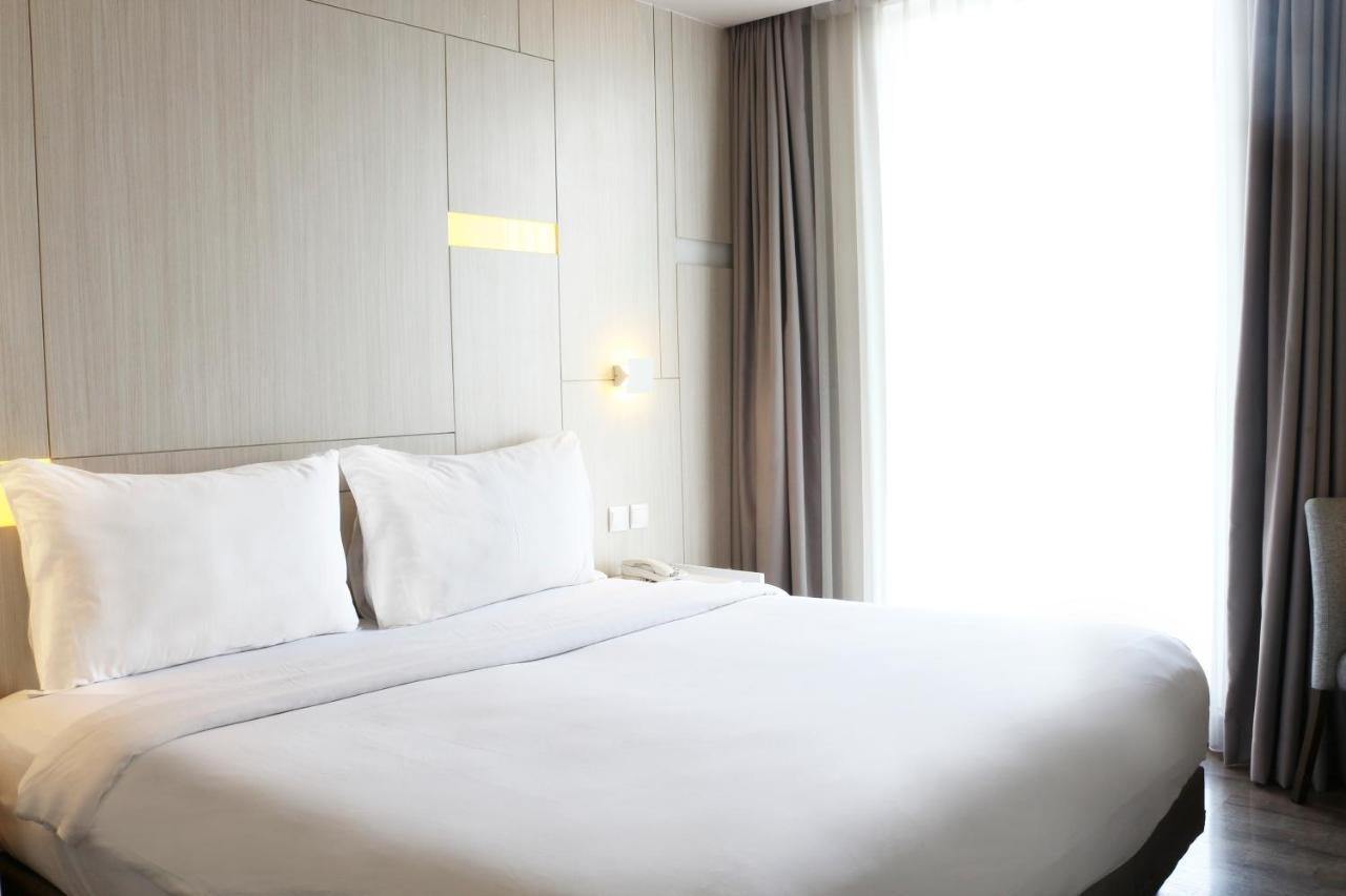 Swiss-Belinn Cikarang Exterior photo