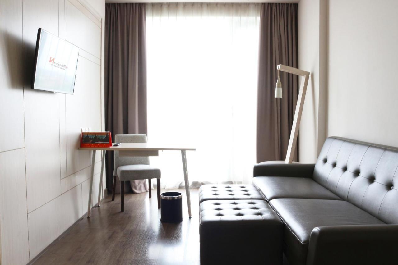 Swiss-Belinn Cikarang Exterior photo