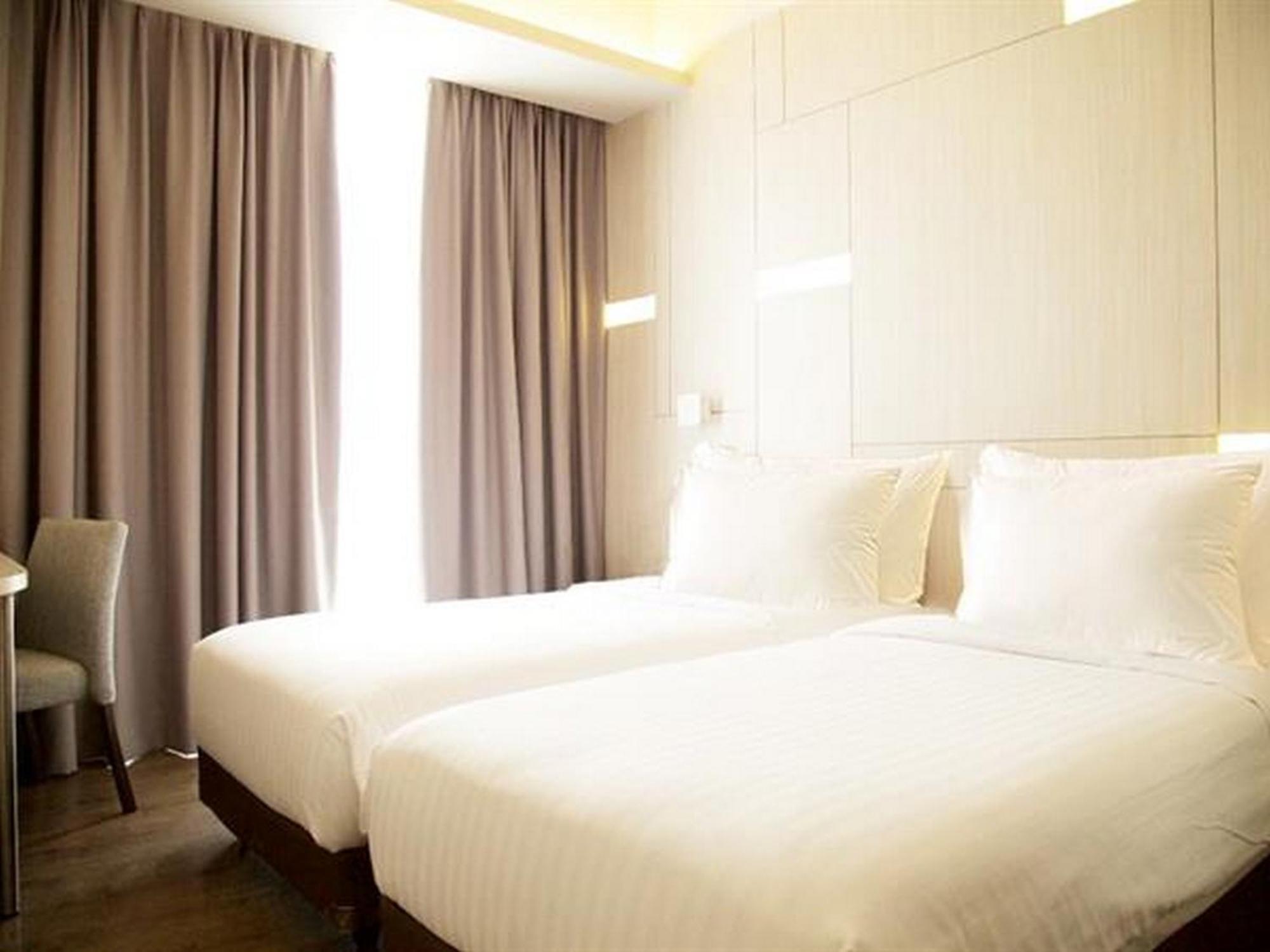Swiss-Belinn Cikarang Exterior photo