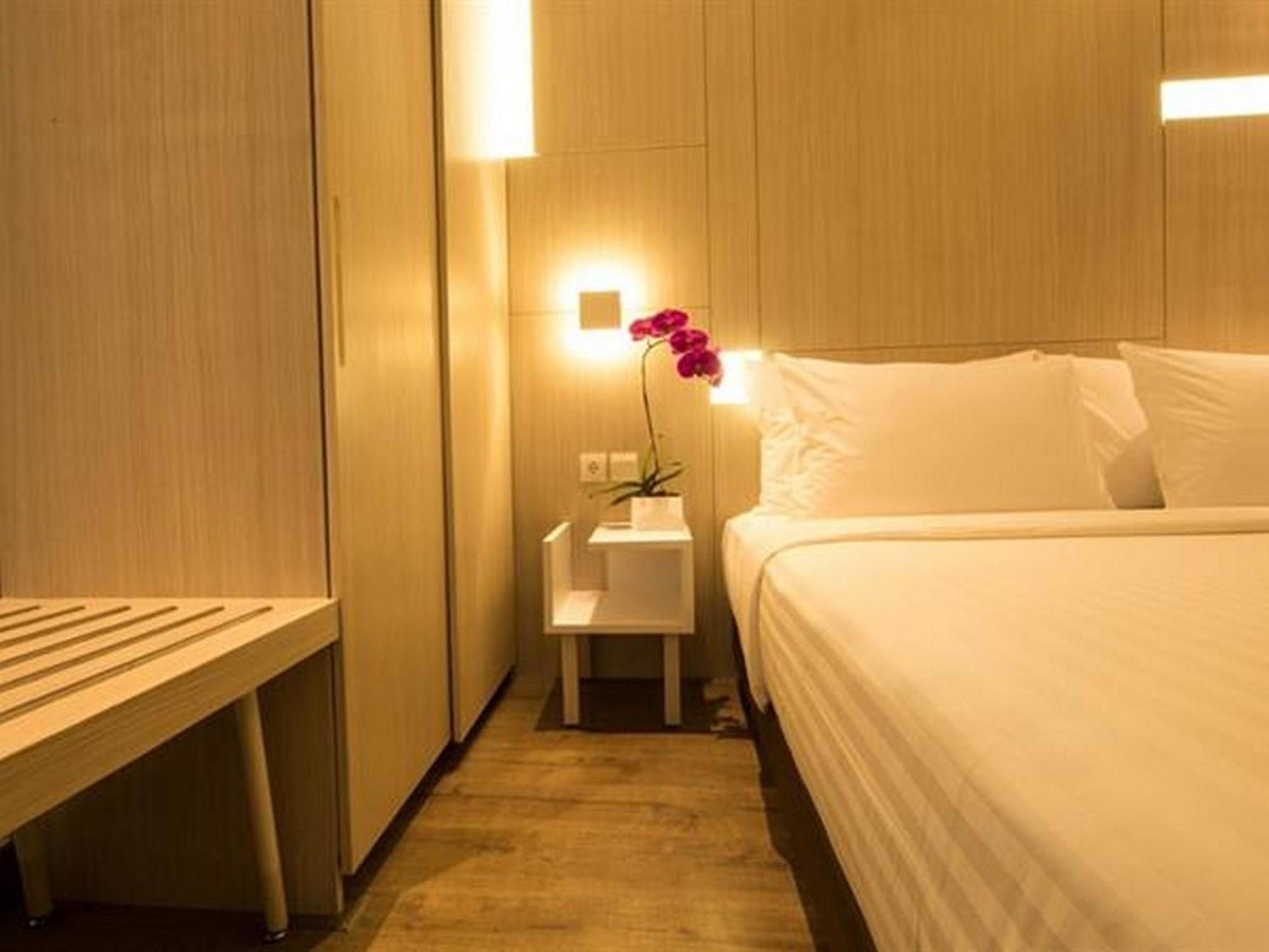 Swiss-Belinn Cikarang Exterior photo