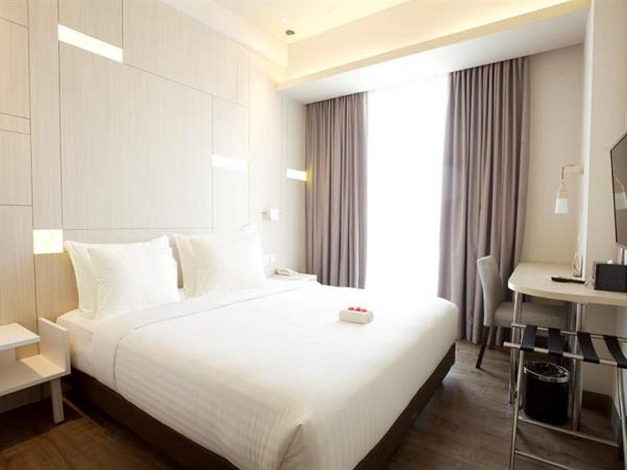 Swiss-Belinn Cikarang Exterior photo