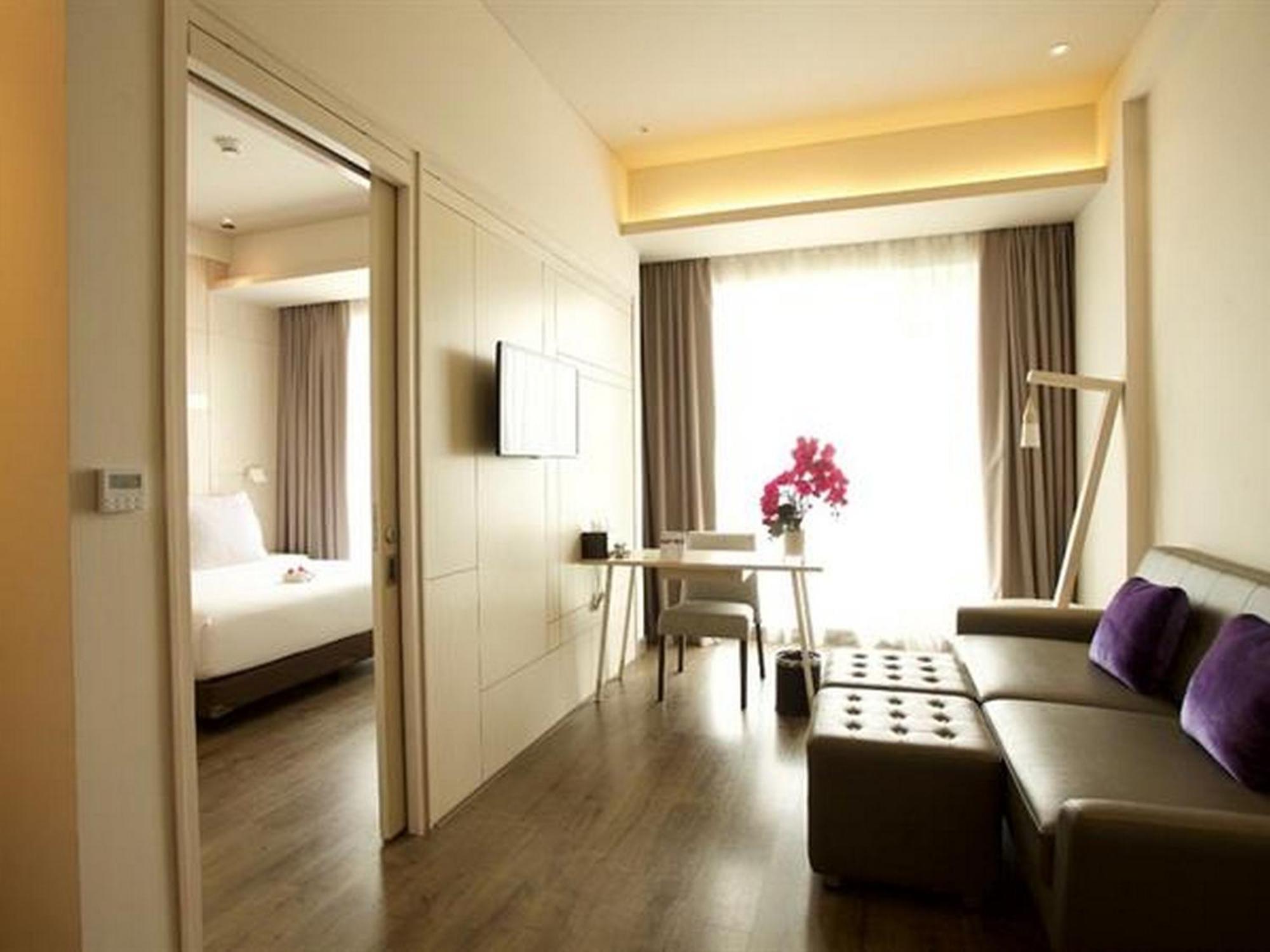 Swiss-Belinn Cikarang Exterior photo